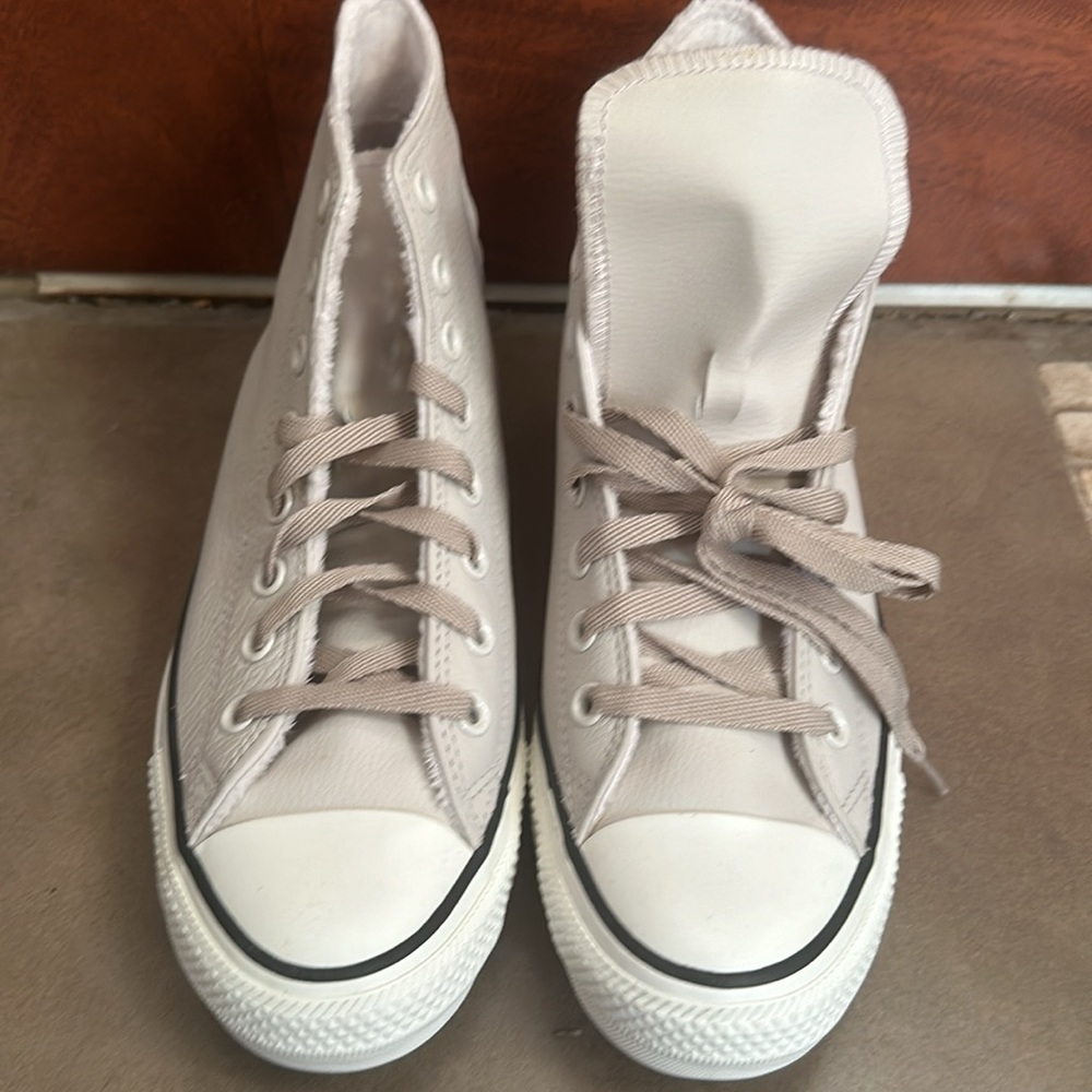 NWOT Light Gray-Beige Converse Sneakers
